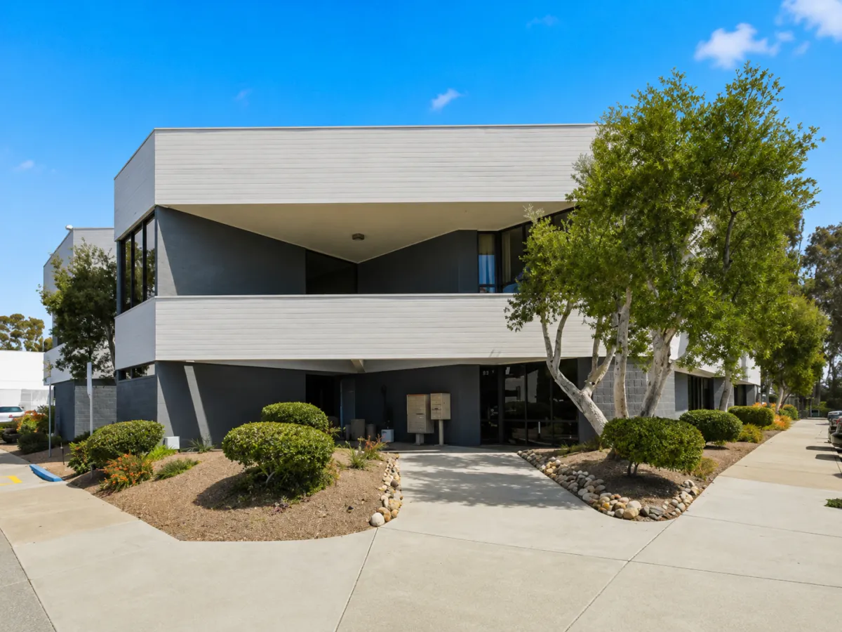 Suite 209 primary view